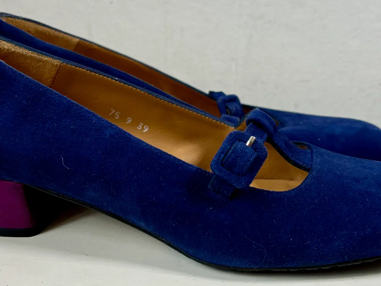 Billede 4 - Audley, superflotte blå sko m lilla hæl, str 39