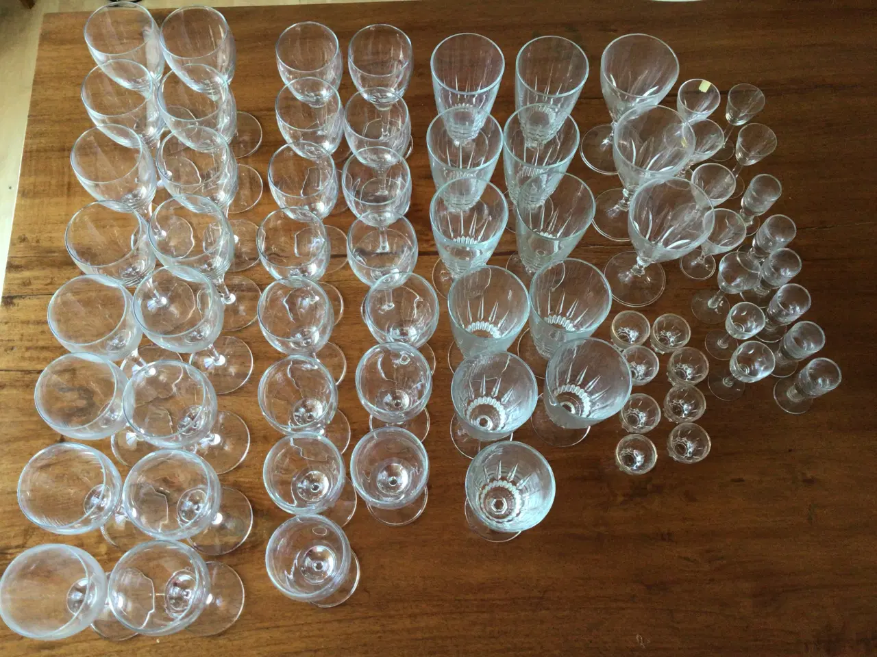 Billede 1 - 16 rødvin, 15 hvidvin, 11 øl glas, div. Snapseglas