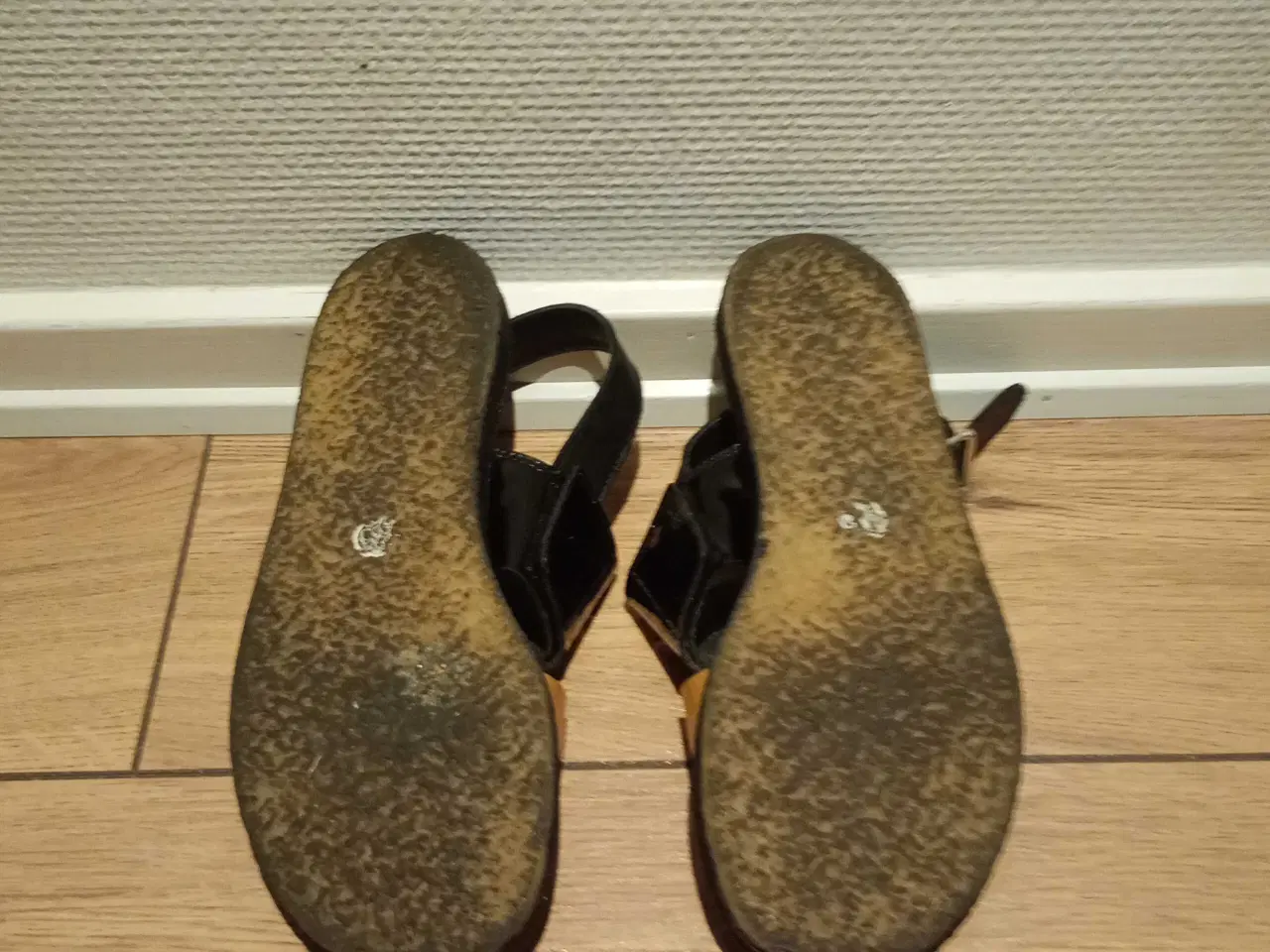 Billede 2 - Damesandaler, ANGULUS, skind. 36. Som nye. 