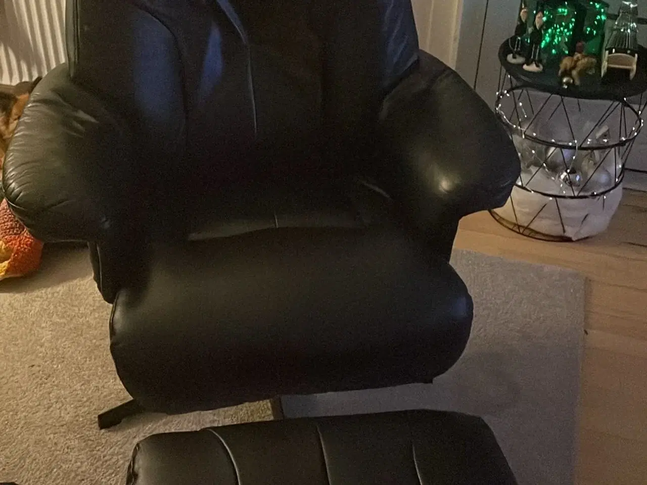 Billede 2 - Sort lænestol med skammel