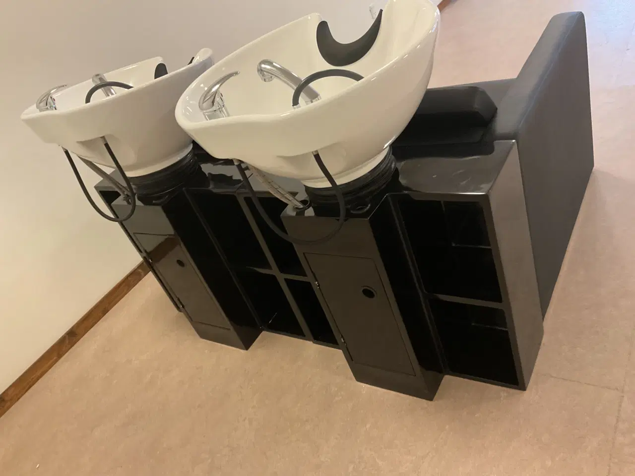 Billede 2 - Frisør vaskestole med håndvaske