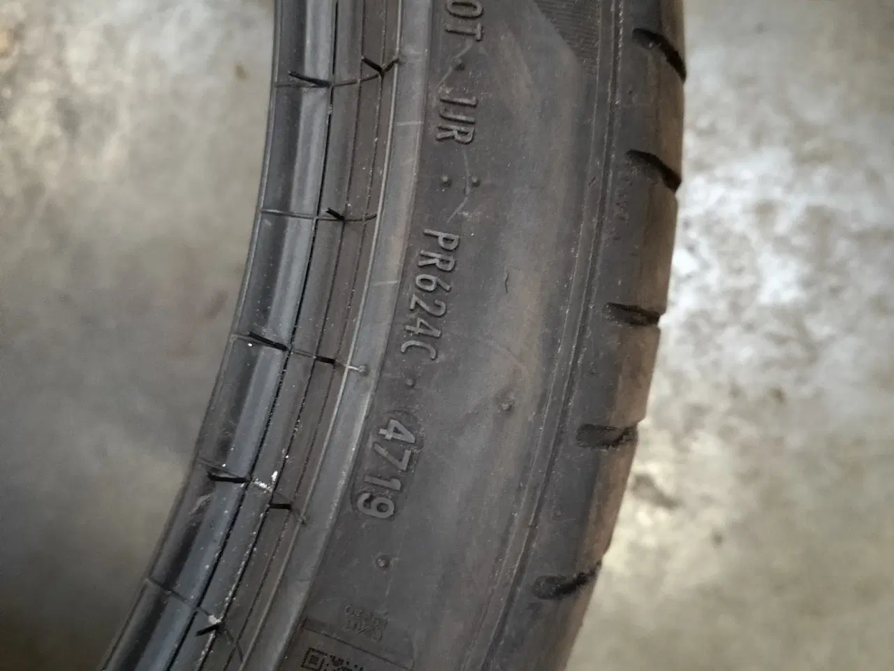 Billede 3 - Pirelli sommerdæk 275/35-22