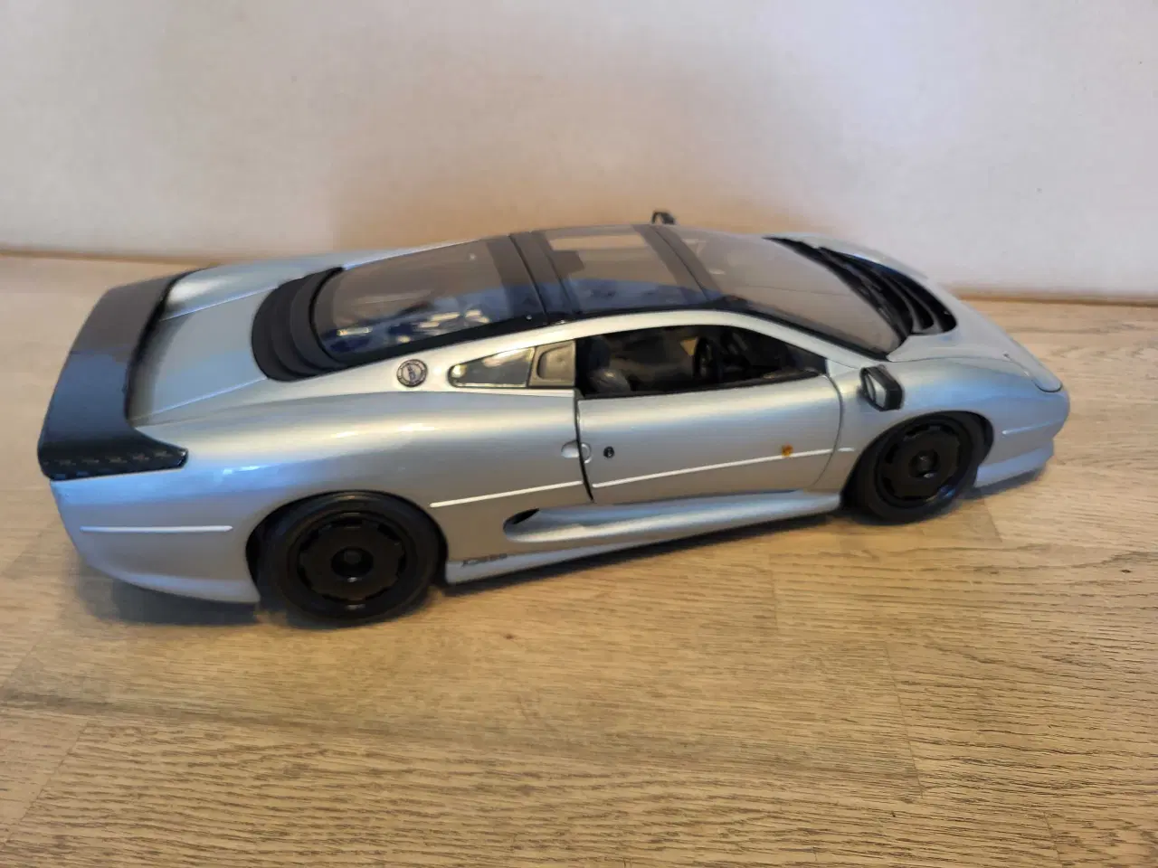 Billede 7 - Modelbil, Jaguar XJ220, skala 1/12