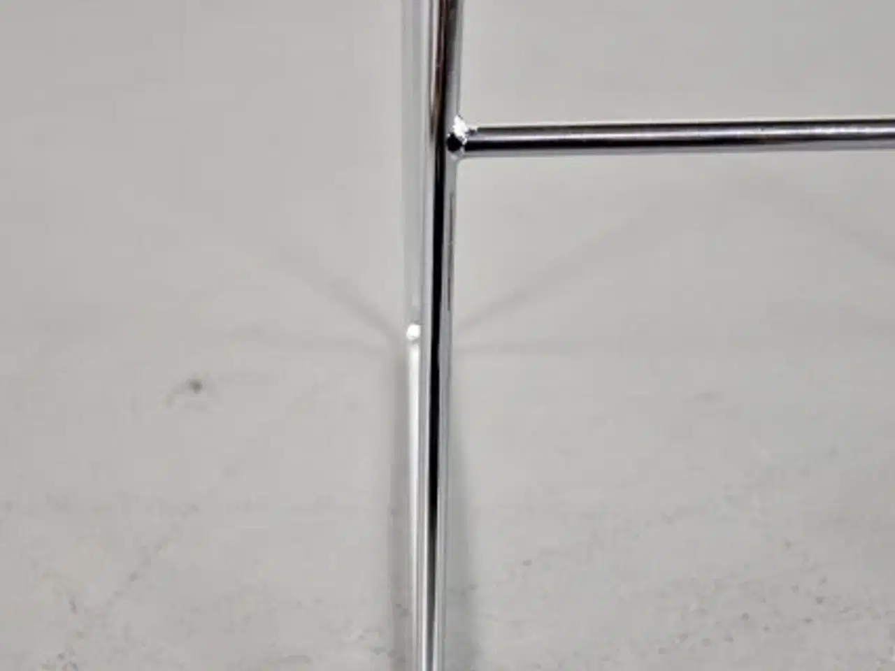 Billede 9 - Gubi barstol med sort læder polster
