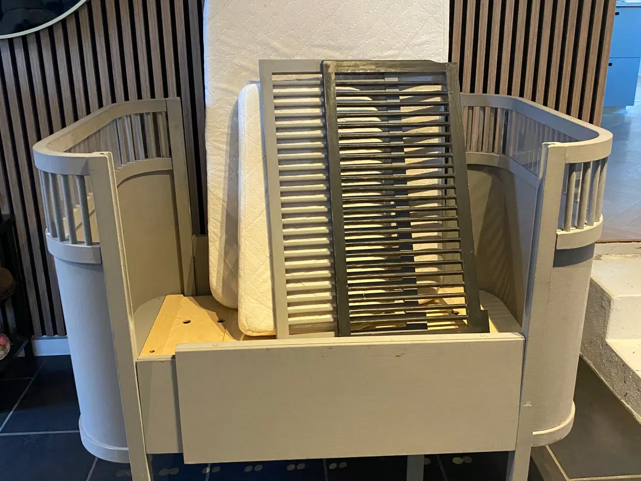 Billede 2 - Baby/juniorseng af ældre dato