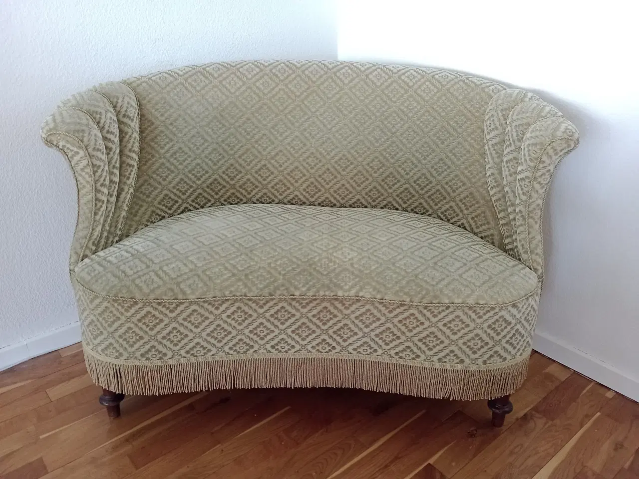 Billede 2 - Ny pris! Sofa+bord 4 stole
