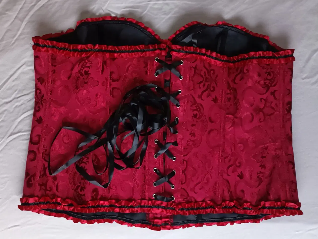 Billede 2 - Vinrødt brokade korset