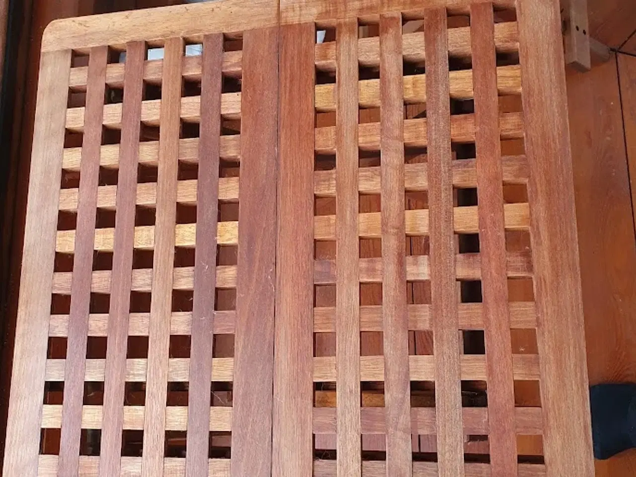 Billede 4 - Sidebord. Havebord i teaktræ. 2 stk