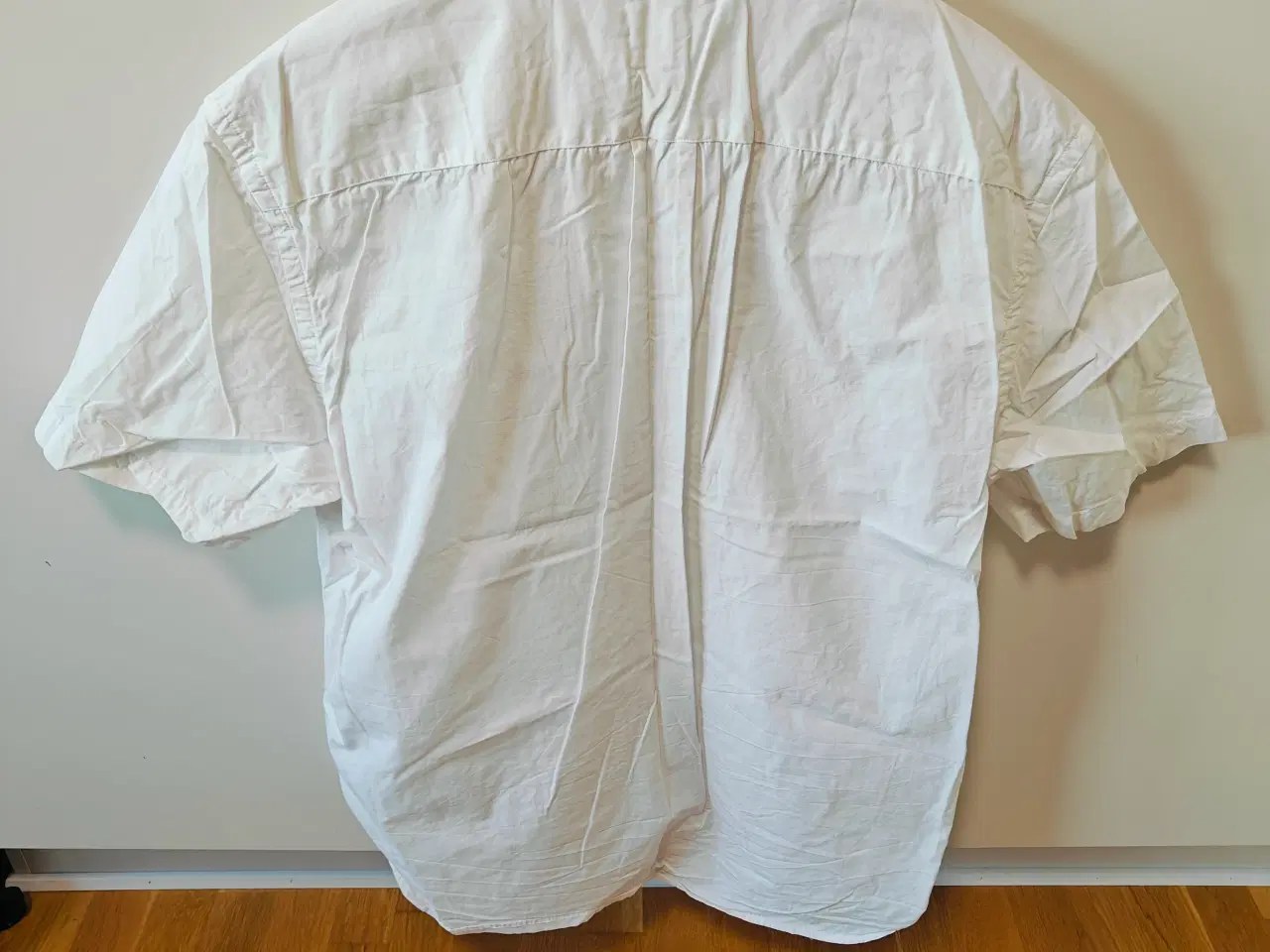 Billede 2 - Hvid skjorte fra H&M L.O.G.G. str. L ny.
