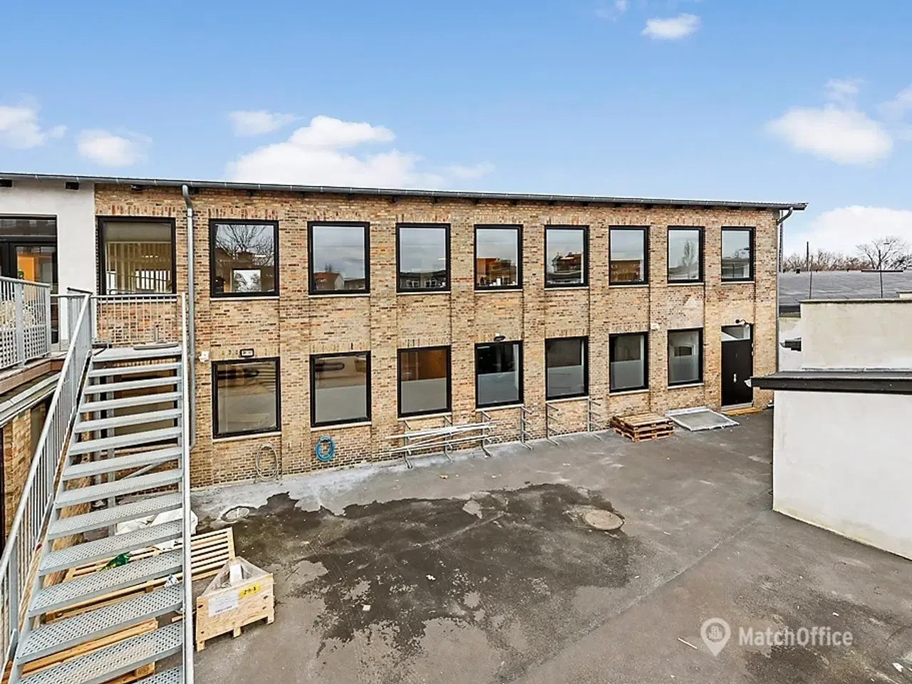 Billede 3 - Højloftet lækkert kontor / showroom / galleri / personlig træning o.lign. på Amager