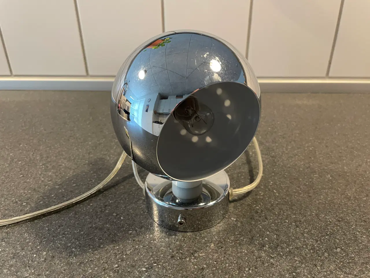Billede 1 - Ball magnet lampe fra Frandsen Ligtning