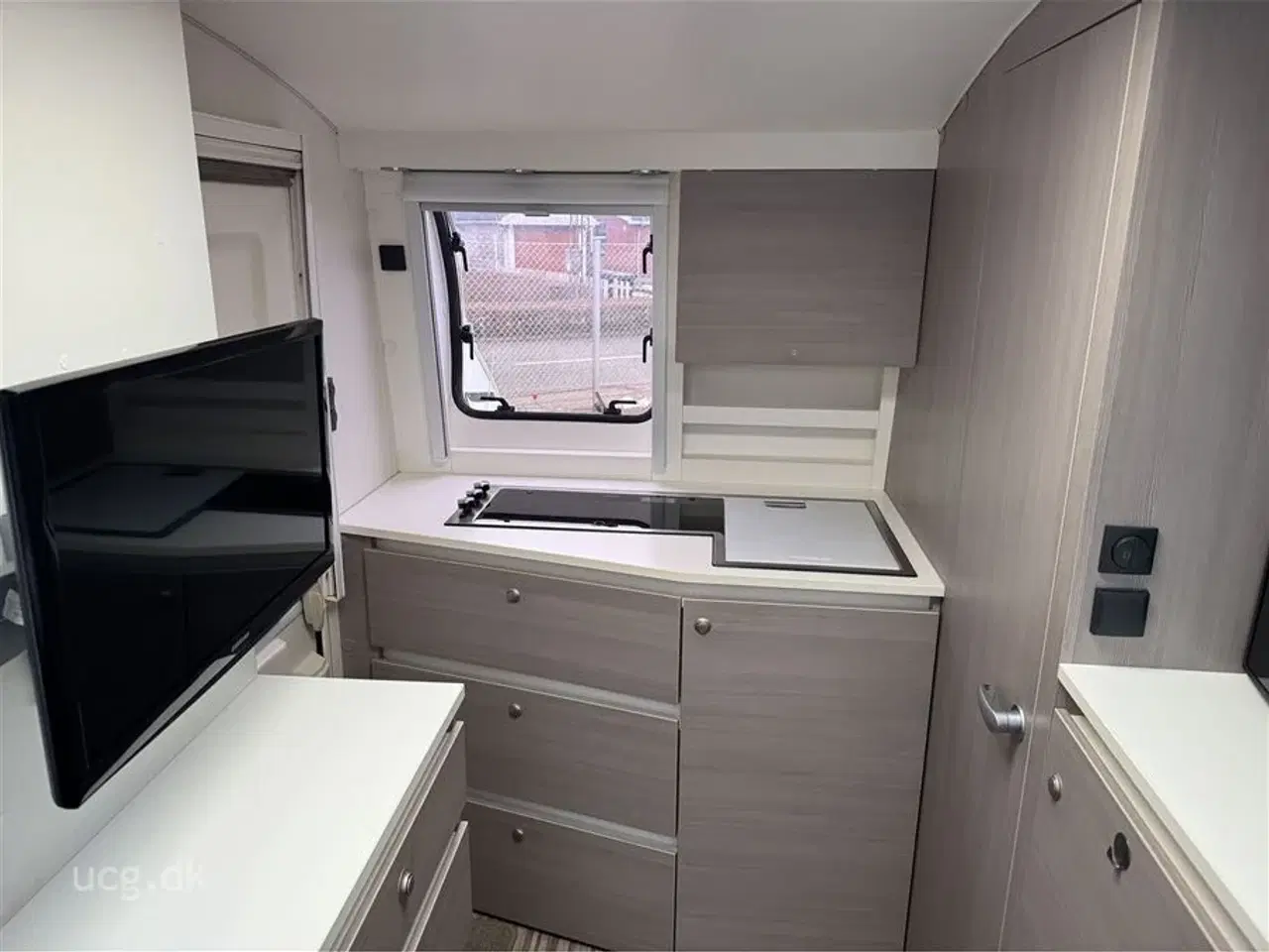 Billede 7 - 2014 - Adria Action 361 LH   Prisen er inkl. klargøring, gastest, fugttest, syn og nummerplade. SÆLGES FOR KUNDE