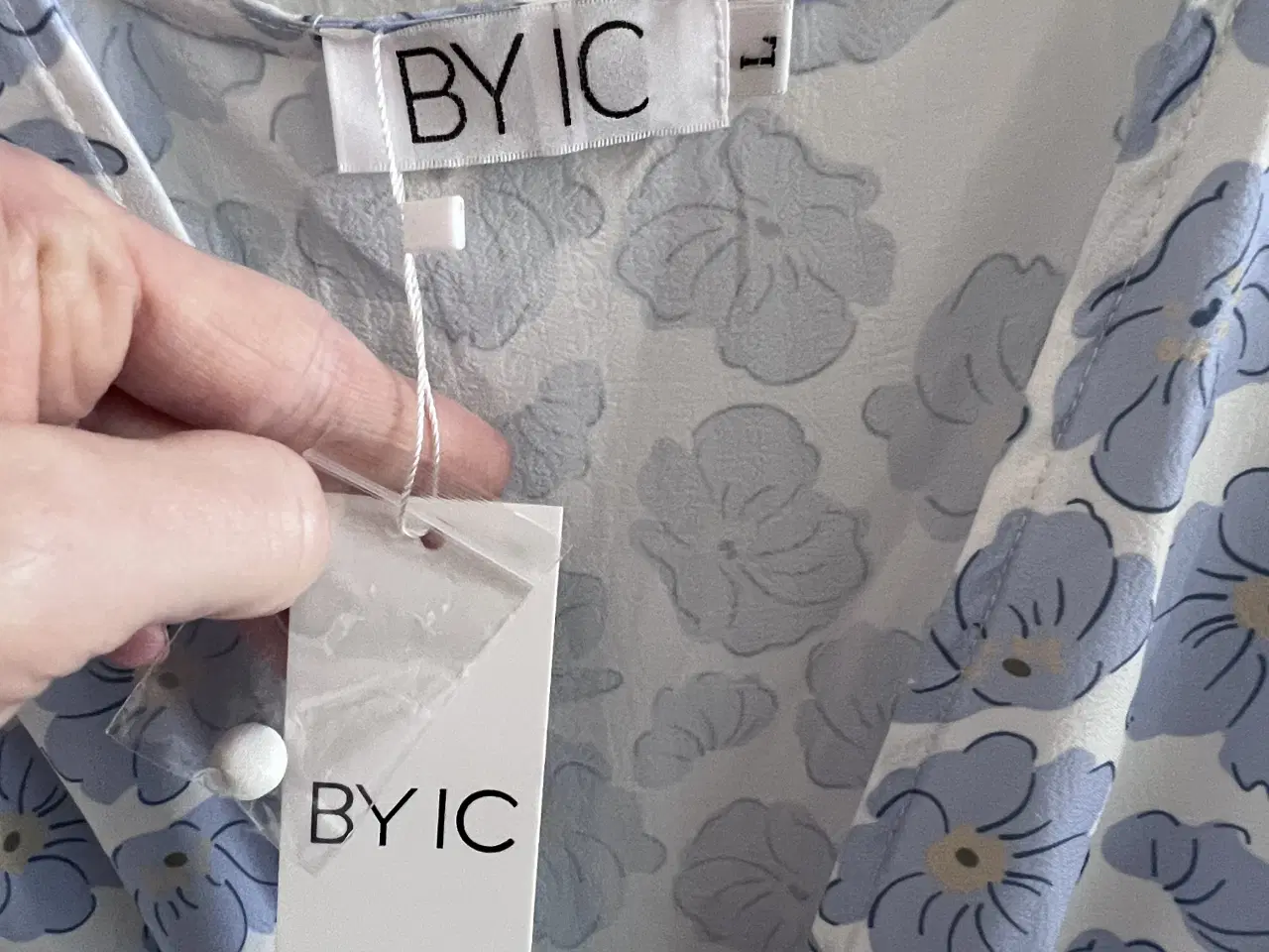 Billede 2 - BYIC kjole, fejlkøb