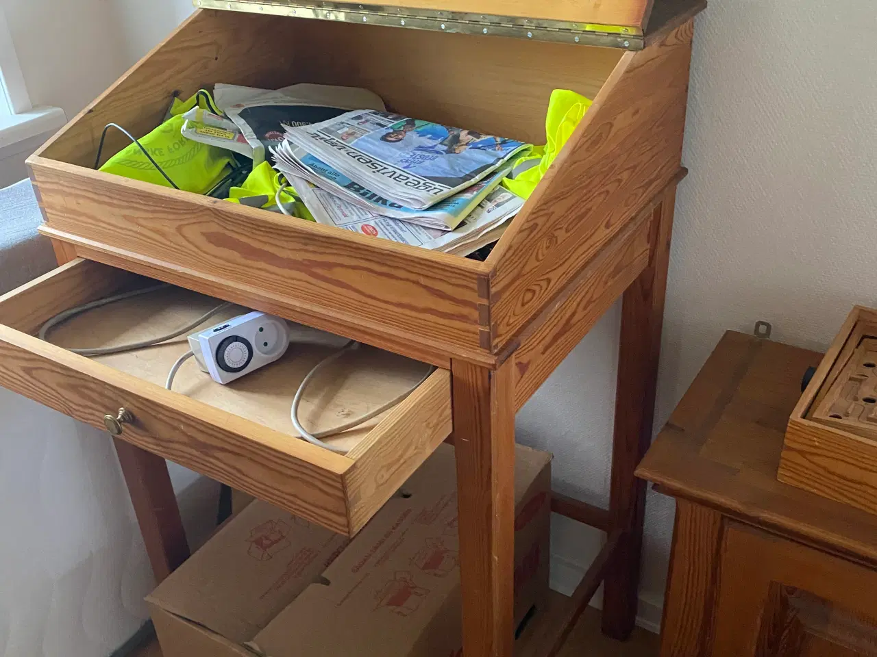 Billede 2 - Skrivepult fyrtræ