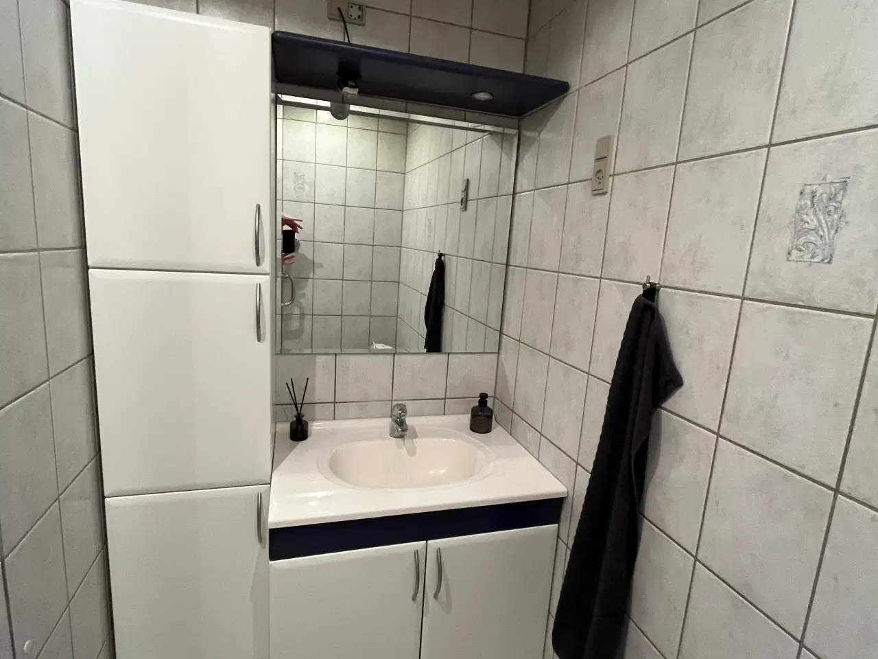 Billede 1 - Badeværelsesmøbel med vask+ toilet