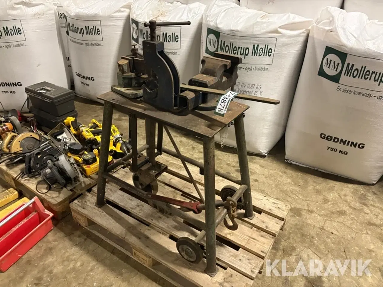 Billede 1 - Smedebord med skruestik