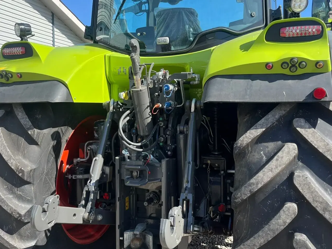 Billede 13 - CLAAS ARION 660 CMATIC med frontlift og front PTO og den kan evt også leveres med GPS anlæg