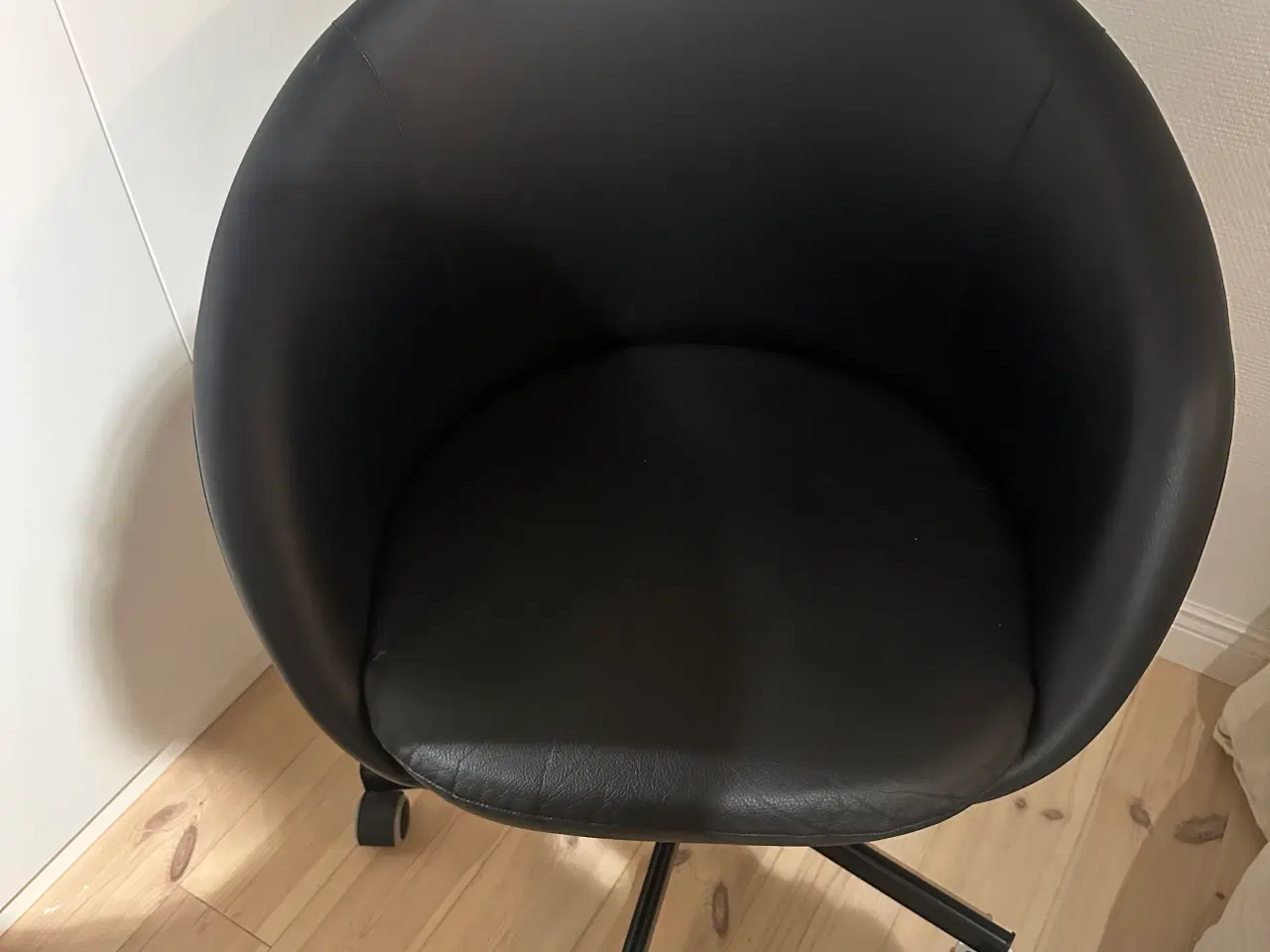Billede 1 - Rund sort kontorstol