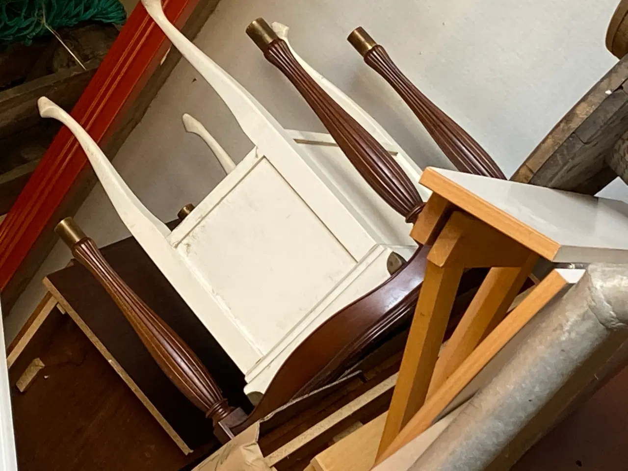 Billede 1 -  møbelsæt bord, kommoder, stole og lænestol