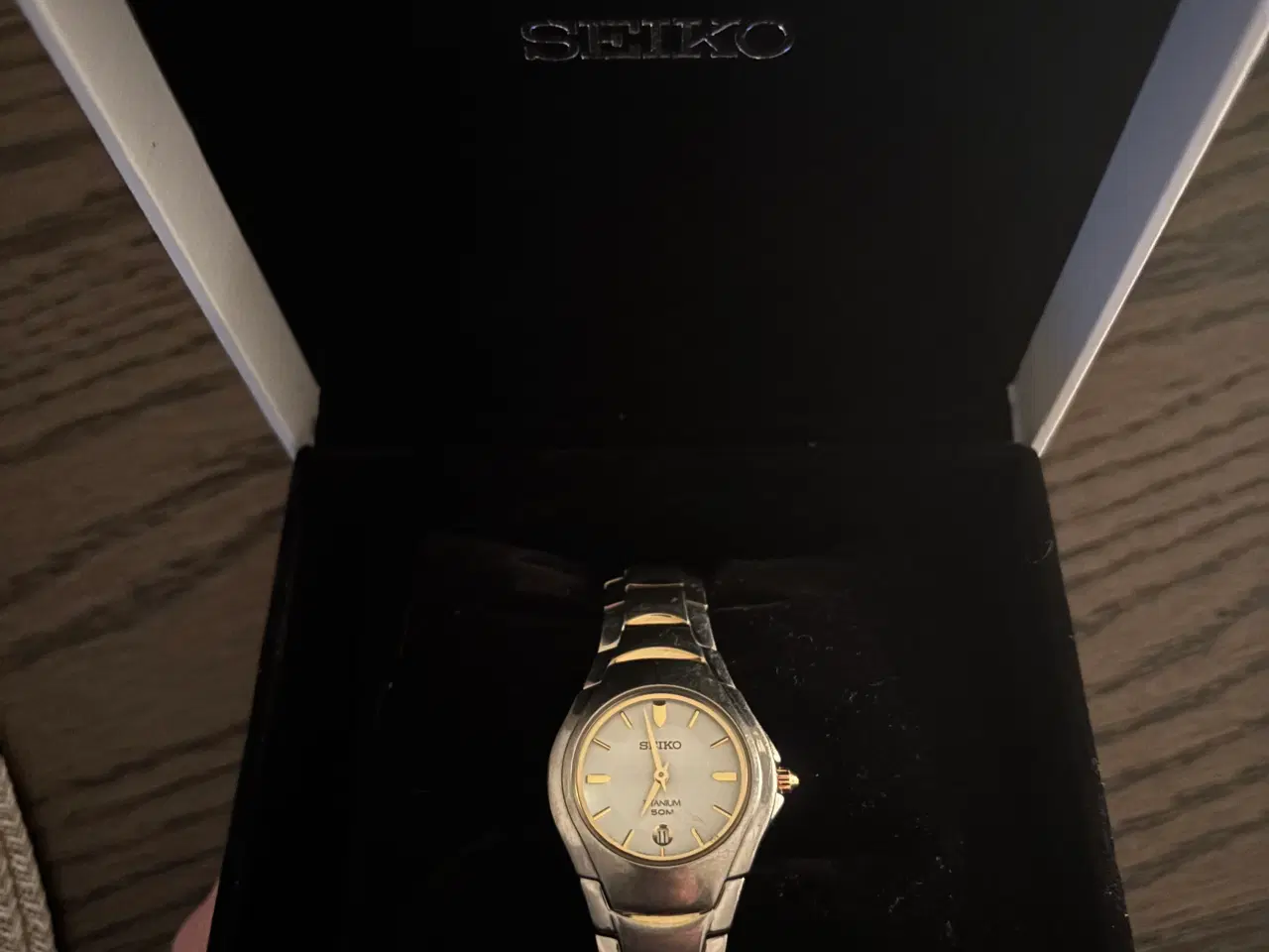 Billede 1 - Seiko Titanium 50M ur – japansk kvalitet, med æske