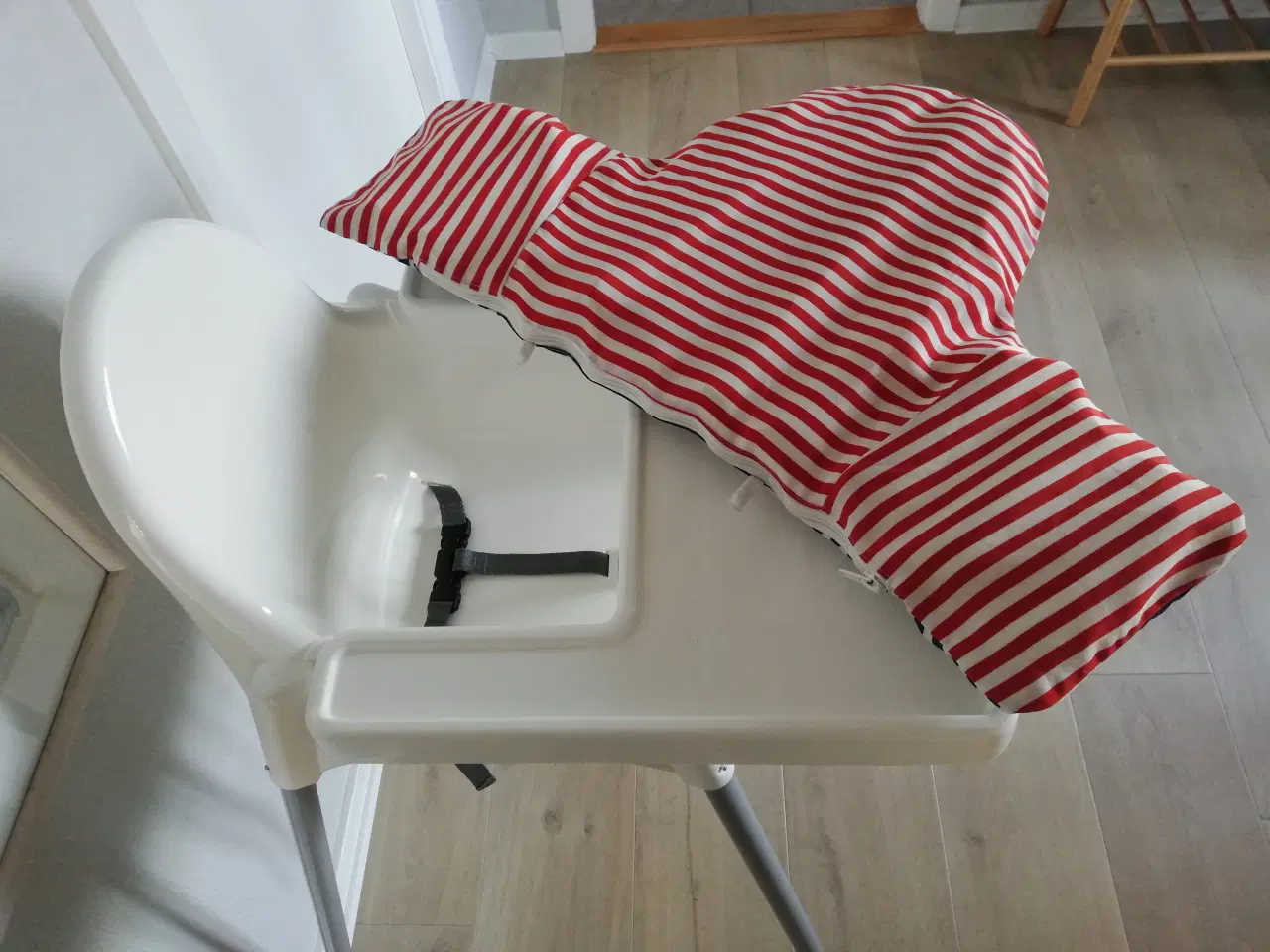 Billede 3 - Højstol med bakke, hynde og sele Antilop Ikea 