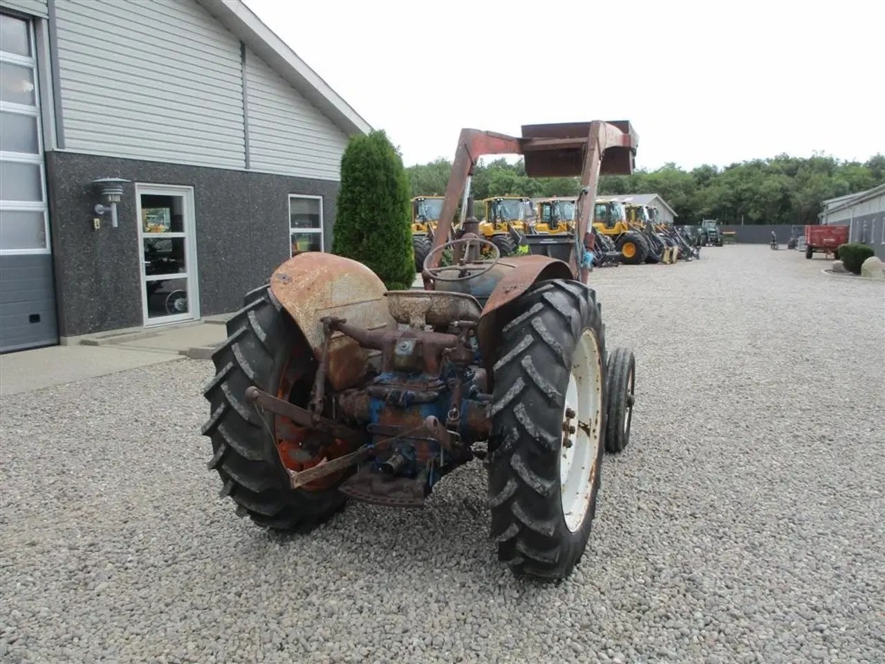 Billede 11 - Fordson Major Billig diesel Traktor med frontlæsser