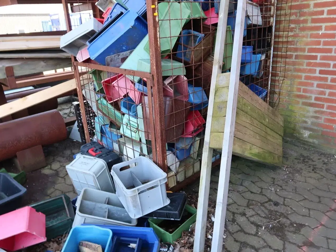 Billede 3 - Pallebur med indhold