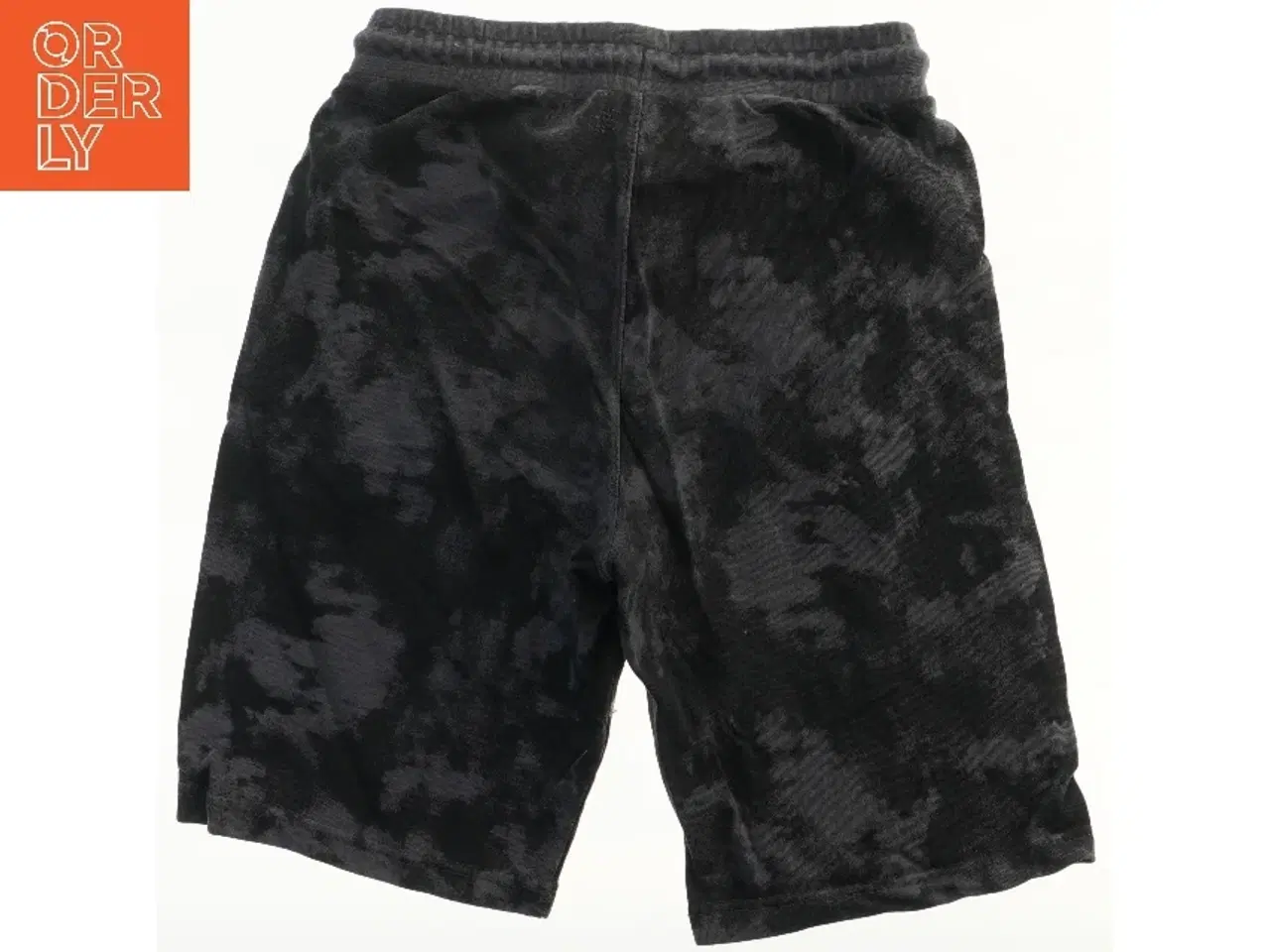 Billede 2 - Shorts med camouflage mønster fra H&M (str. 152)