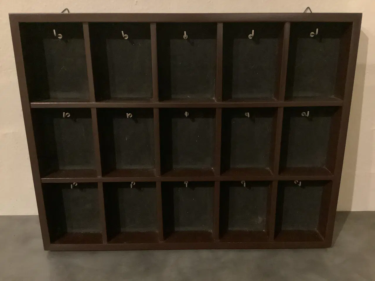 Billede 2 - Brun sættekasse i træ 