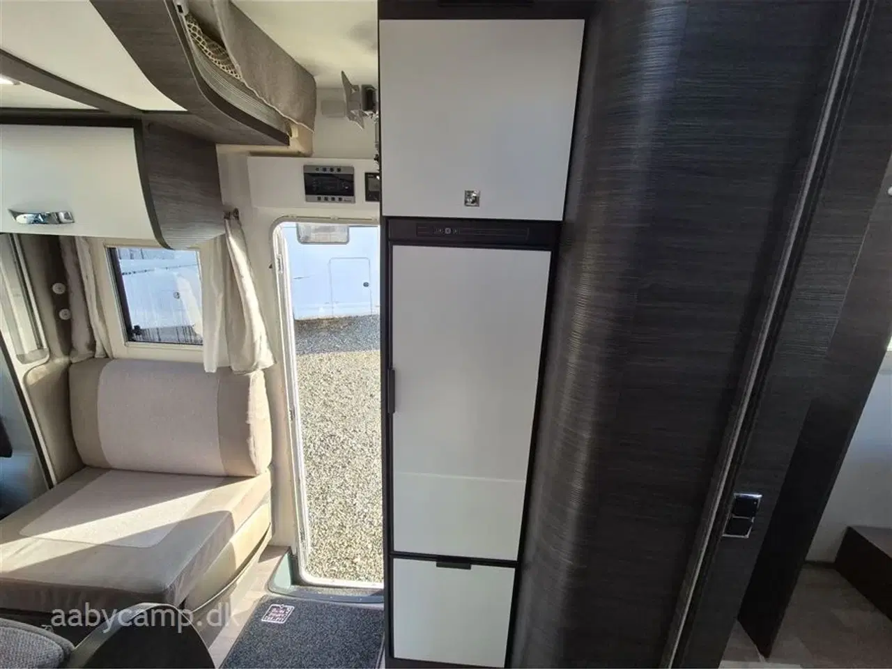 Billede 12 - 2020 - Benimar Mileo 296   markise. cykelstativ. batteri. solcelle. queensbed. 5 selepladser. Bemærk sælges Kun Til CVR!!