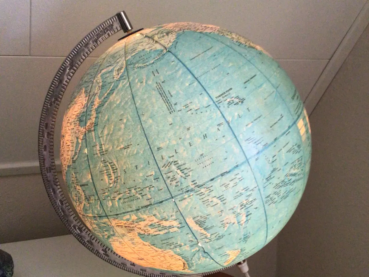 Billede 4 - Europakort + en globus med lys