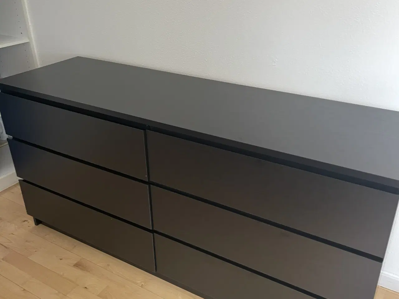 Billede 2 - Sort kommode fra Jysk. 