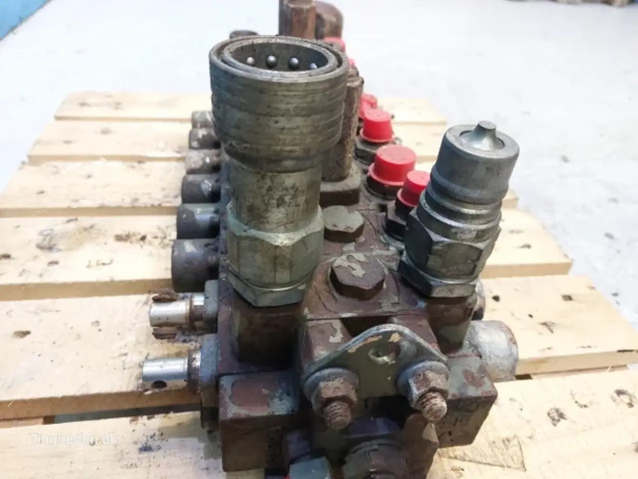 Billede 2 - Hydrema 806 Hydraulikventil 513201