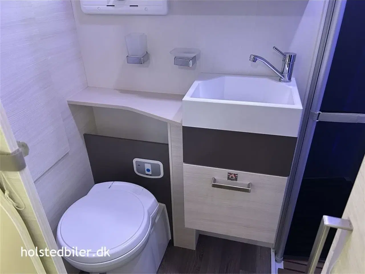 Billede 14 - 2019 - Chausson Welcome Premium 757   WC/bad i bagenden, automatgear og udstyr.