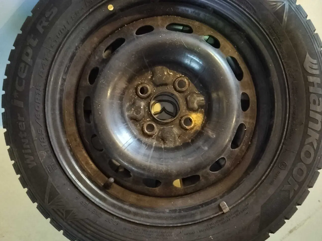 Billede 1 - Vinterdæk 185/60R15 næsten nye ca.80 %tilbage.