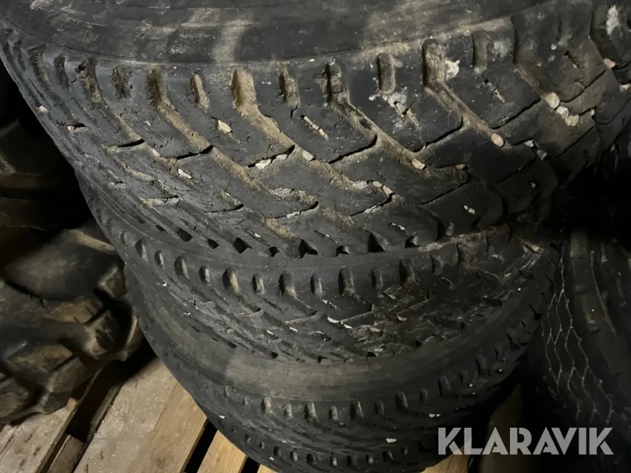 Billede 2 - Dæk med fælg Toyo 285/70R19.5 4 styk