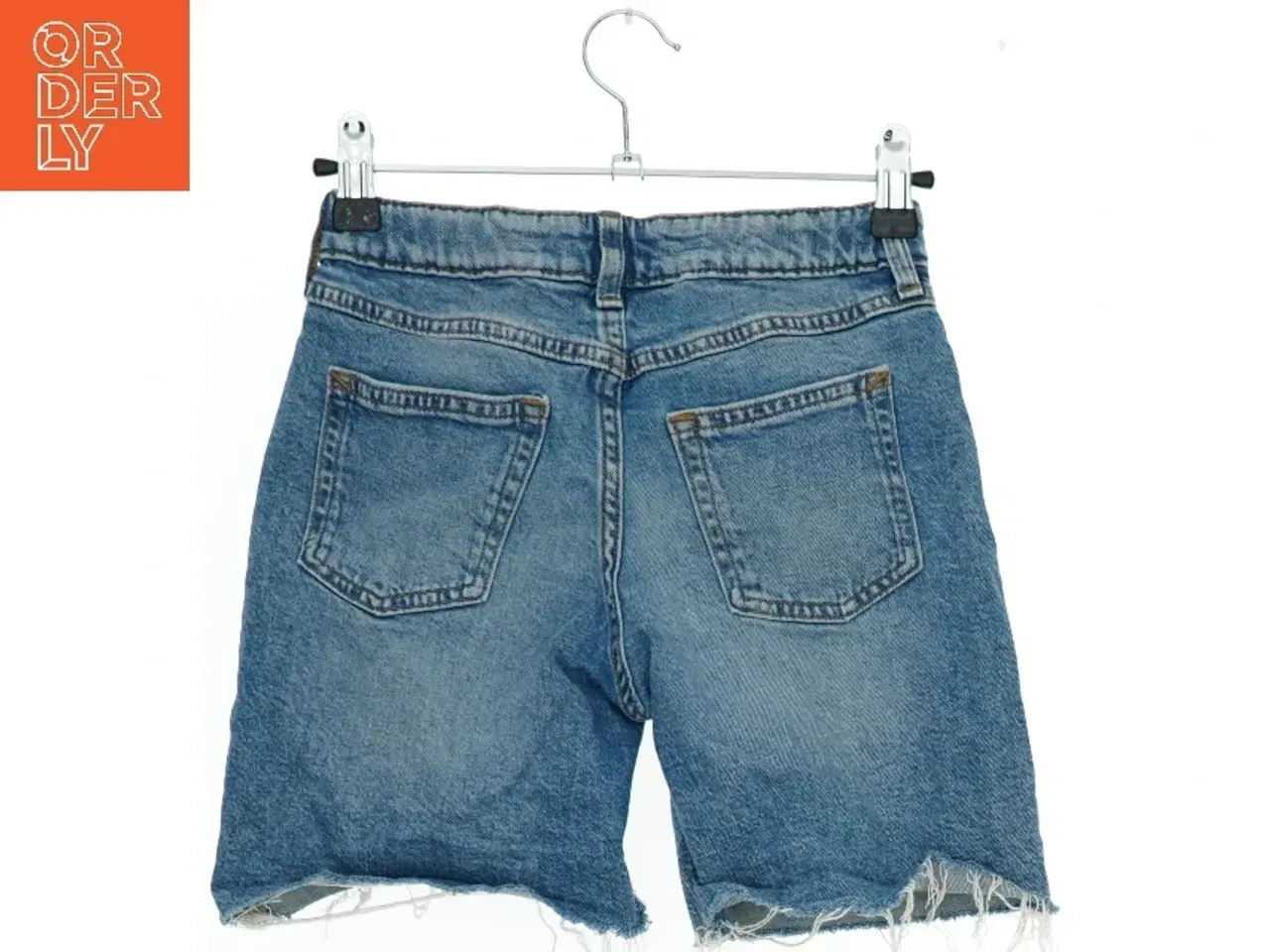 Billede 2 - Jeansshorts med frynsede kanter fra H&M (str. 116)