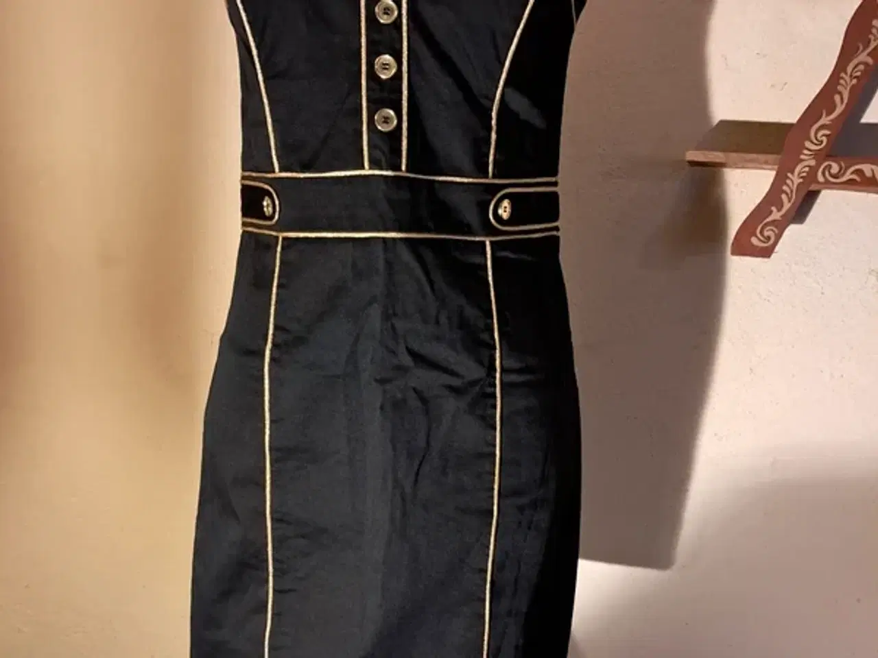 Billede 1 - Divided str. 38 kjole