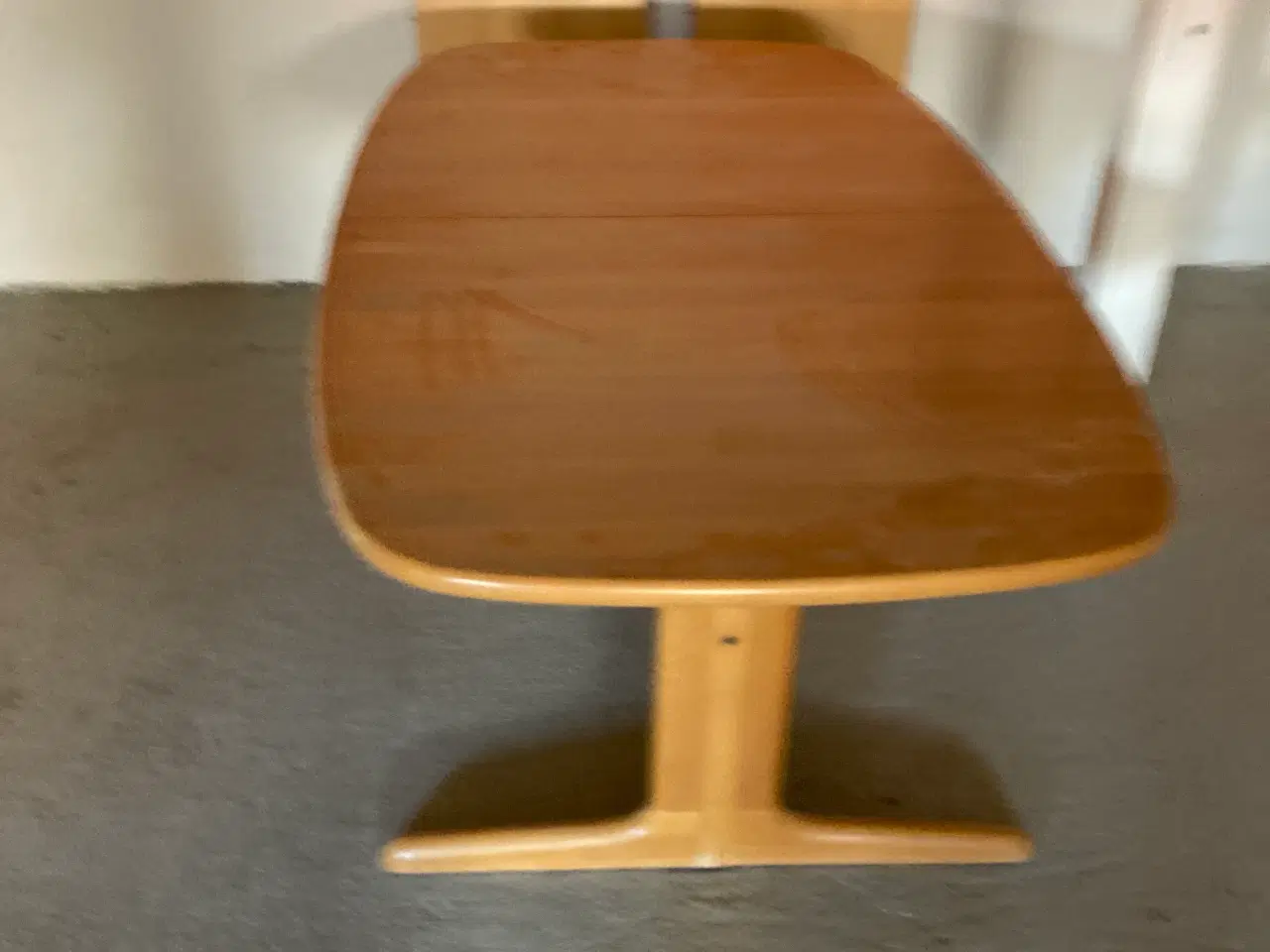 Billede 3 - Spisebord i bøg med 2 Extra plader.