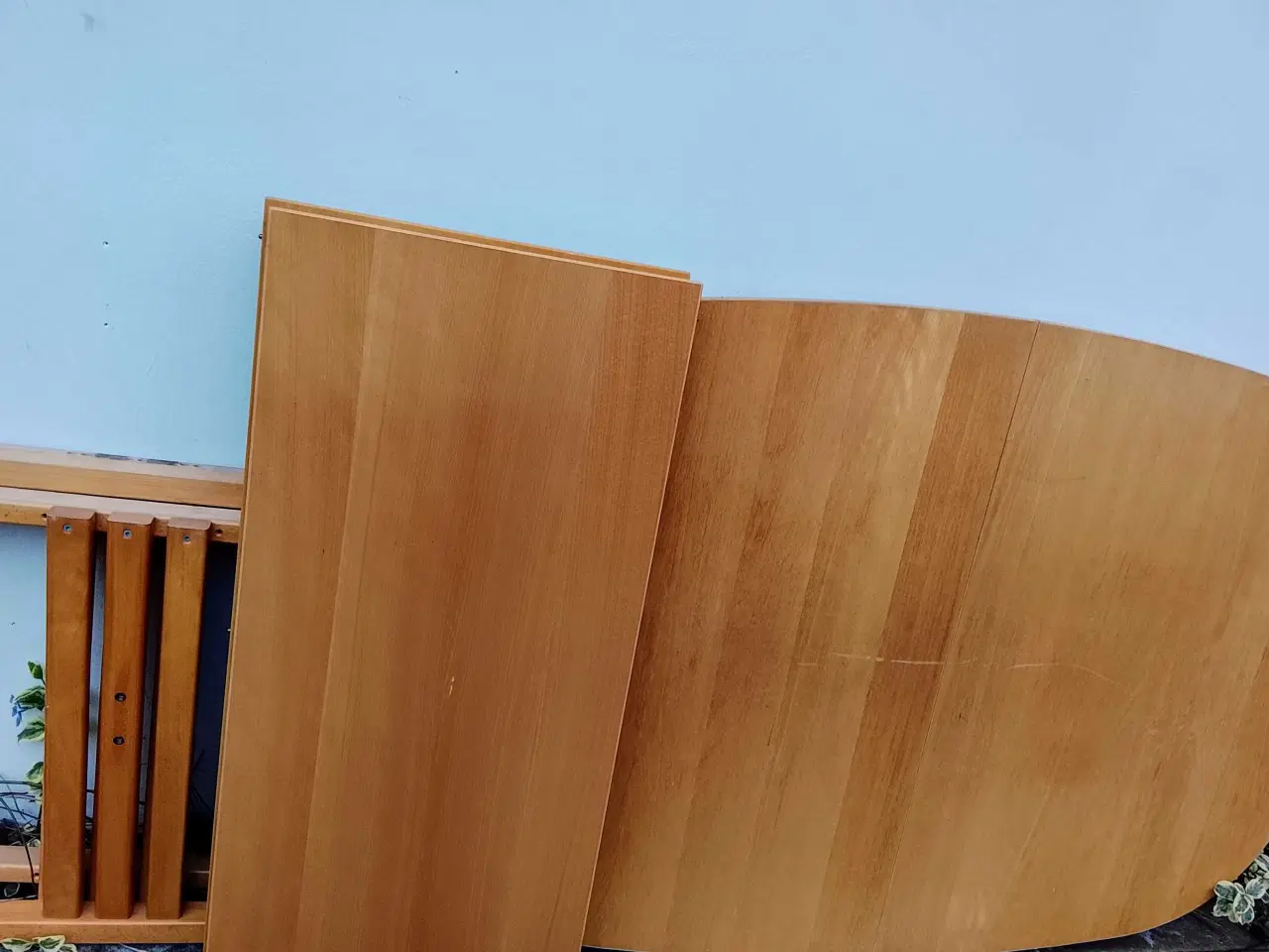 Billede 1 - Robust spisebord med 2 plader