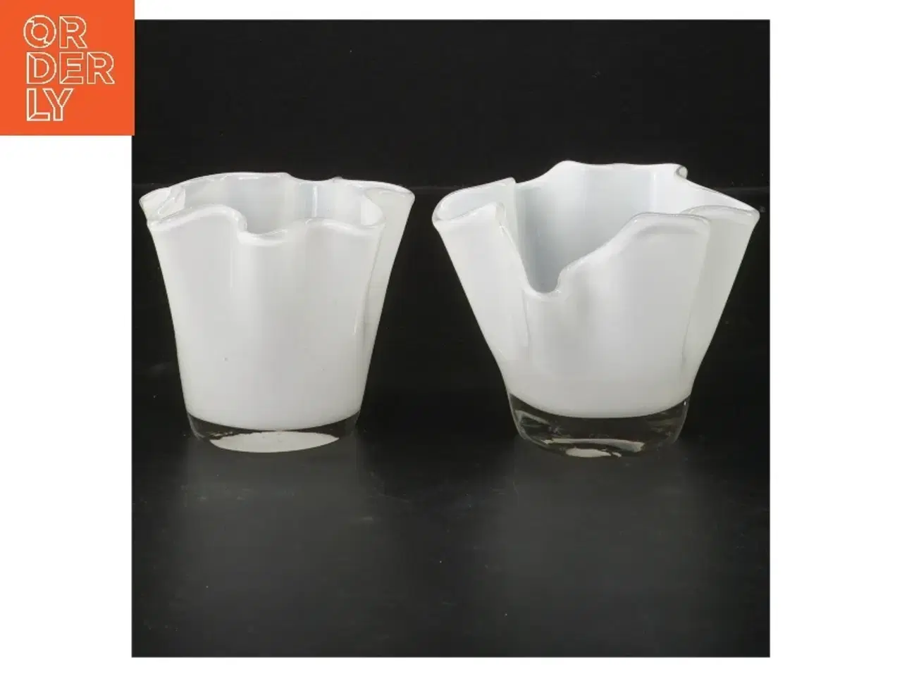 Billede 1 - Hvide vaser/lysestager(str. 2 styk, 10x8 cm)