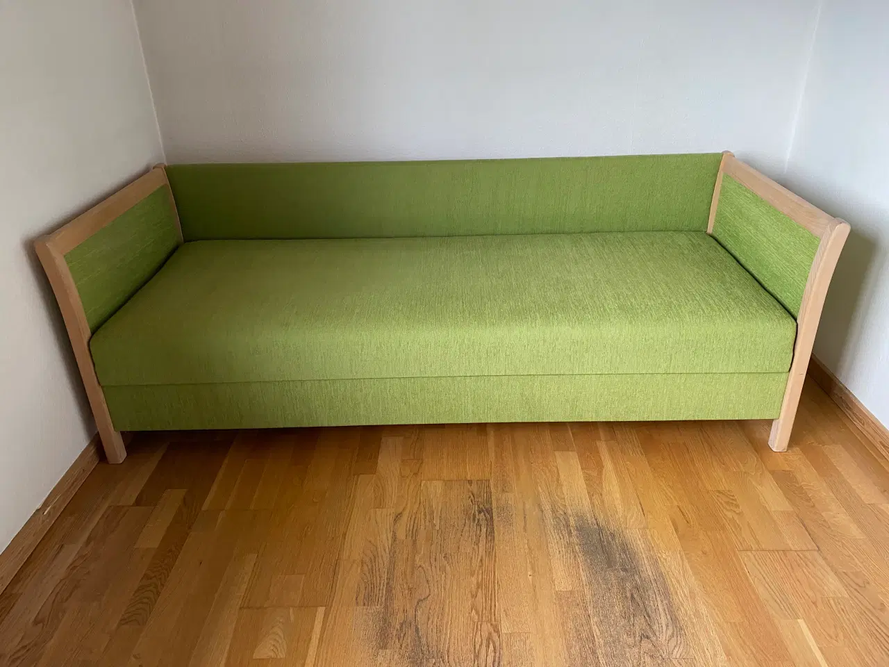 Billede 1 - Sovesofa i mintgrøn udslået 150 cm 