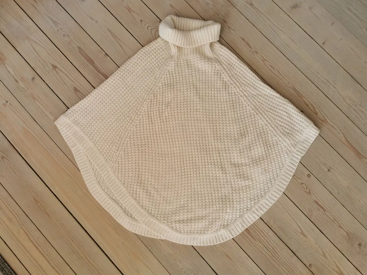 Billede 2 - Strik poncho, halsedisse, sjal