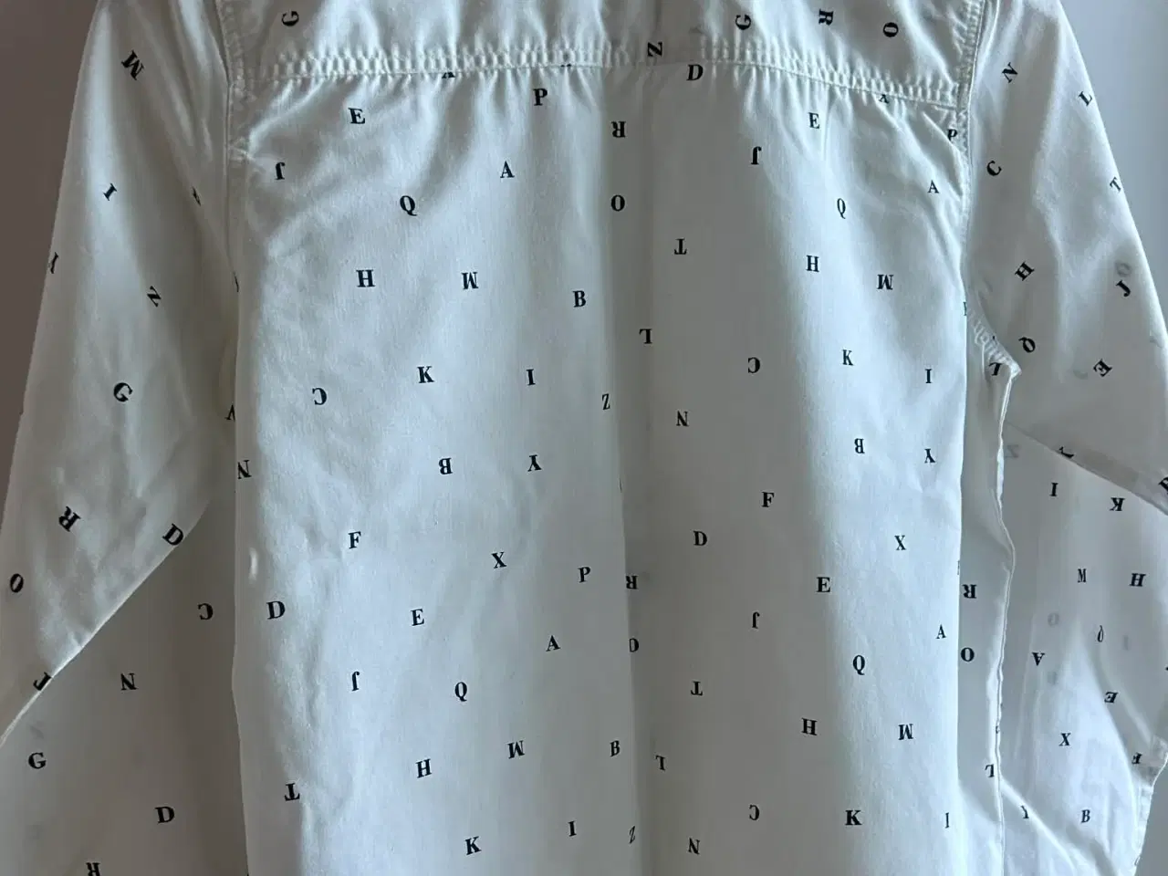 Billede 5 - Name it skjorte med bogstaver, str. 146-152