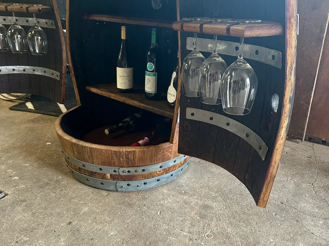 Billede 3 - Eksklusivt unika barskab af ægte vintønde