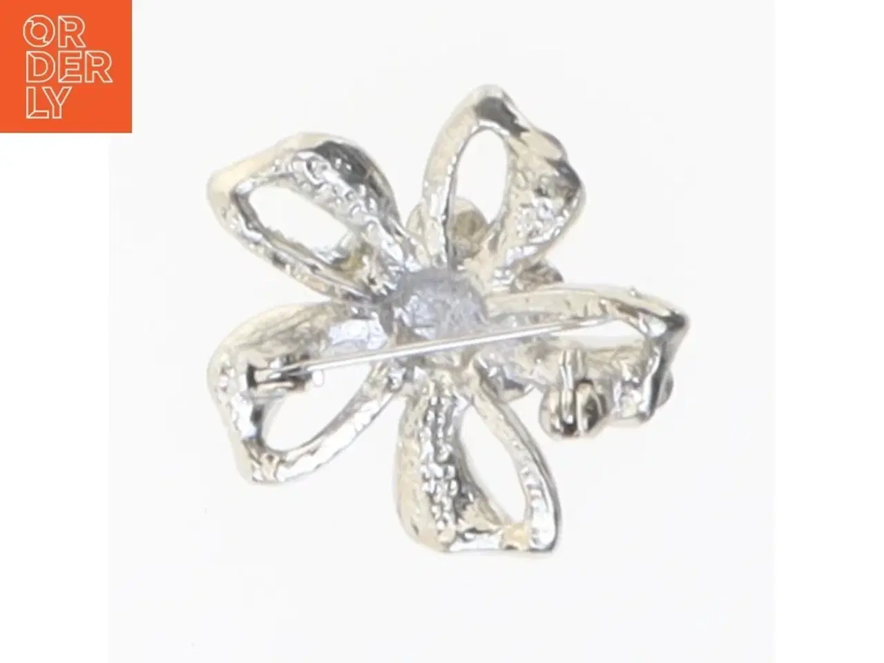 Billede 4 - Blomsterformet broche med lilla sten (str. 2,5 cm)