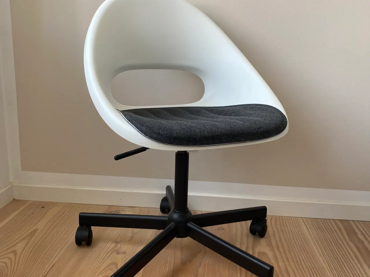 Billede 3 - Kontorstol hvid IKEA