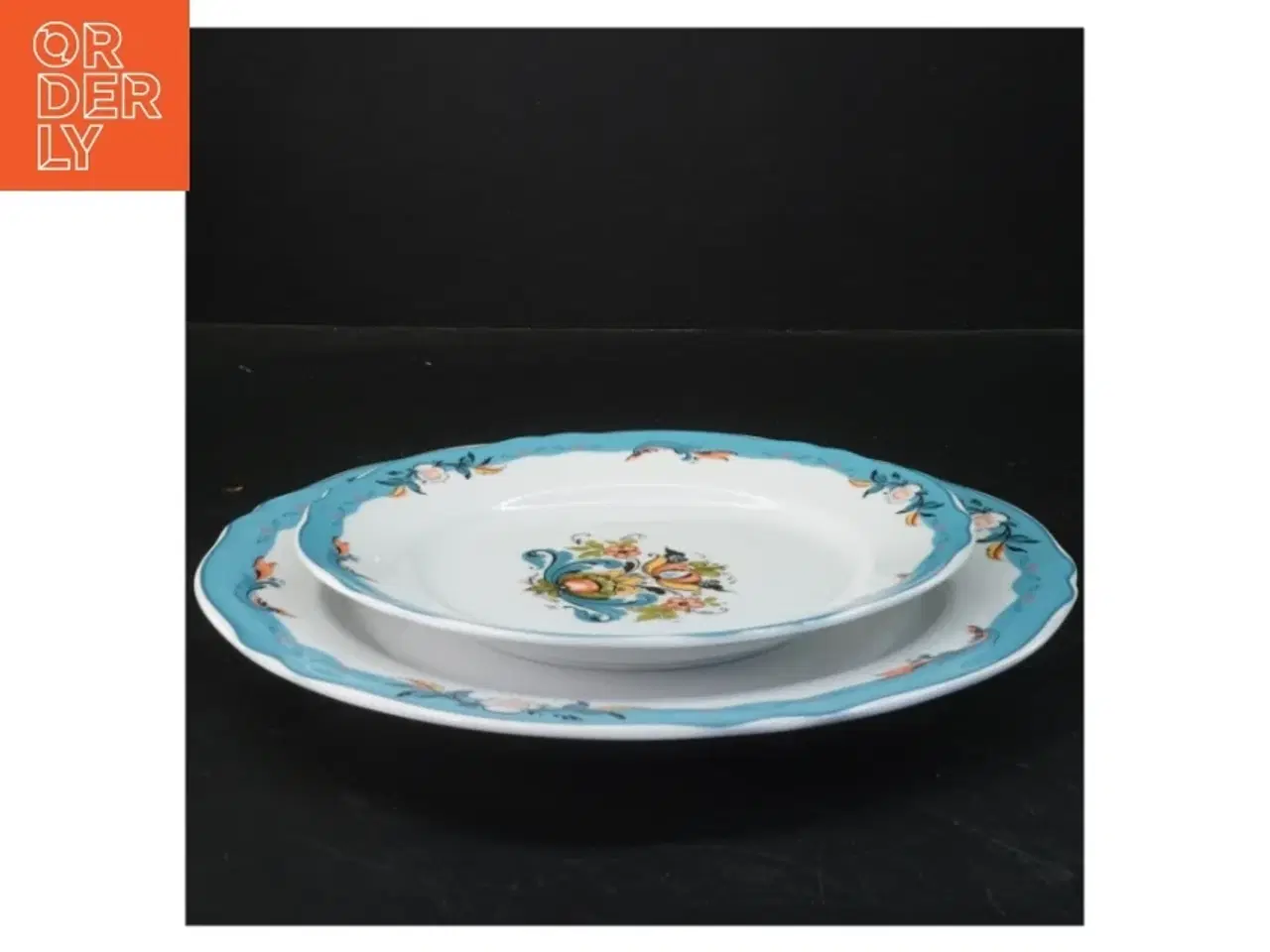 Billede 1 - Sæt af to tallerkener med blomstermotiv fra Firkløveren (str. Ø 21 cm og ø 26 cm)