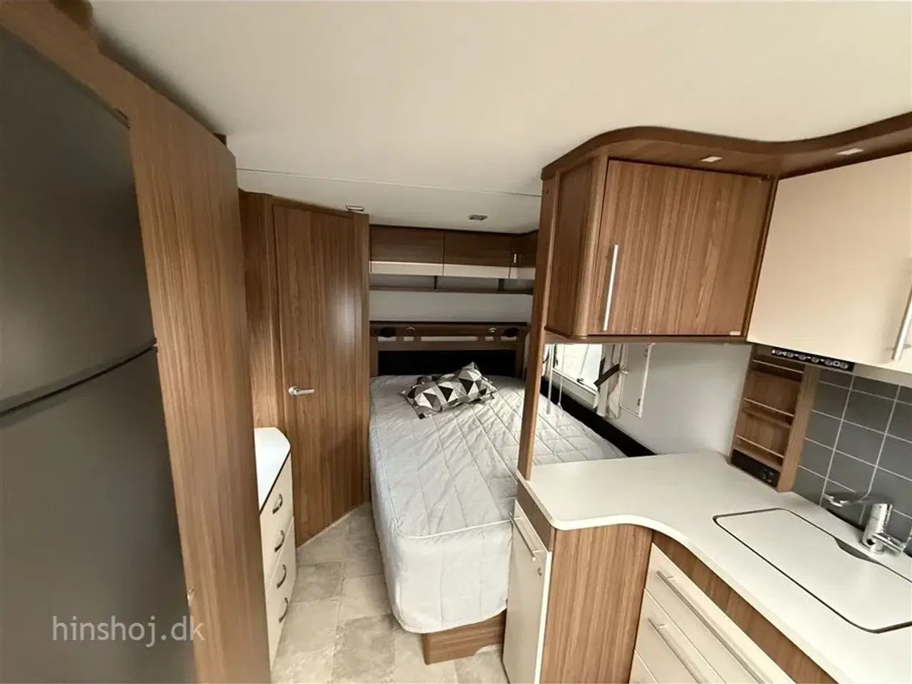 Billede 3 - 2016 - Polar Svit 560 CTH   Luksus Polar vintervogn med fransk dobbeltseng fra Hinshøj Caravan