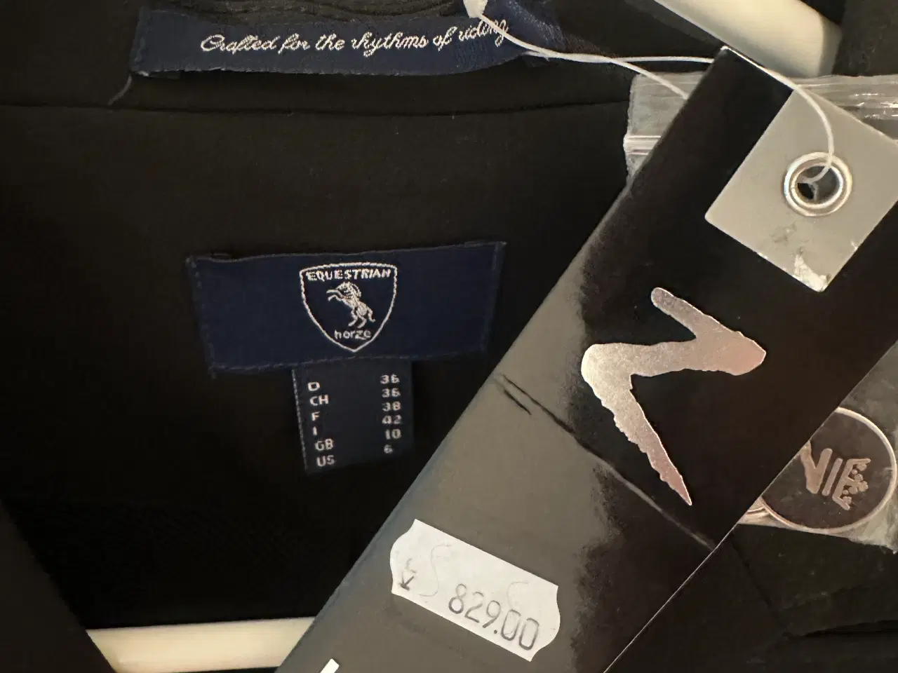 Billede 6 - Flot og helt ny stævnejakke i str. 36